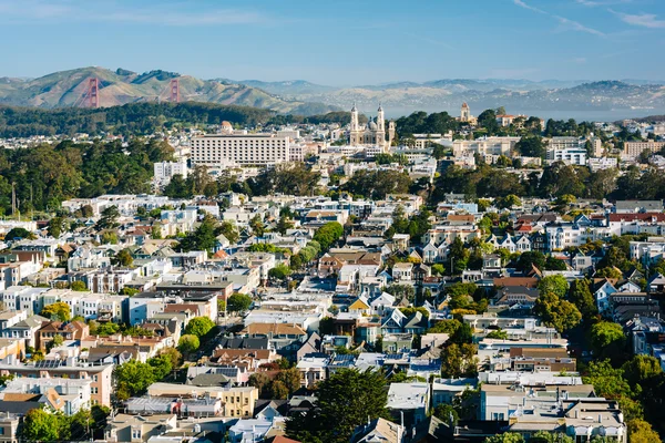 Uitzicht vanaf Tank Hill Park, in San Francisco, Californië. — Stockfoto