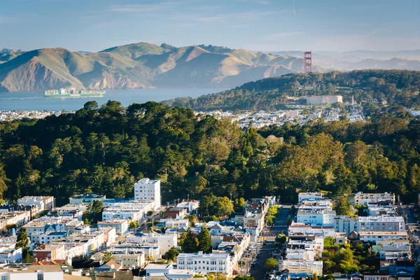 Uitzicht op de zonsondergang District en de San Francisco Bay van Grand Vie — Stockfoto