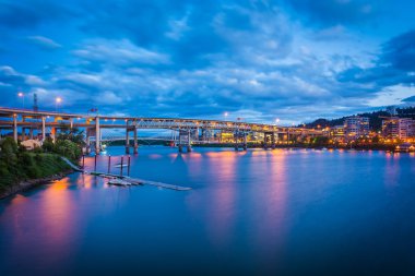 Twilight, Portl, Williamette Nehri köprüler görünümü