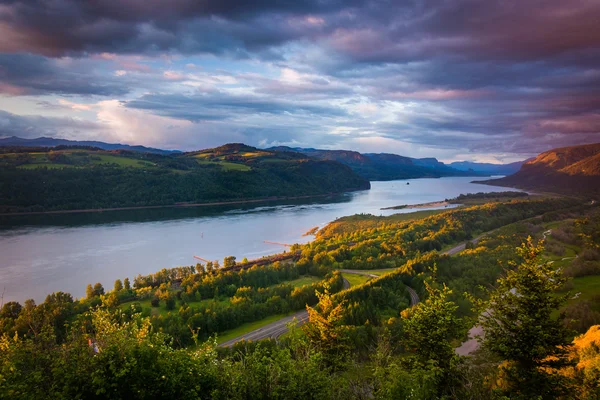 Evening view from the Vista House, Columbia River Gorge, Oregon. — Stock Photo, Image