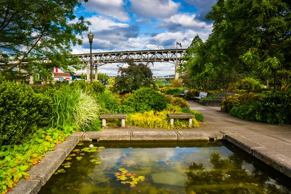 Jardins no South Waterfront Park em Portland, Oregon . — Fotografia de Stock