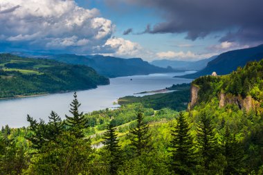 Crown Point ve Columbia Nehri Columbia River Gorge görünümü