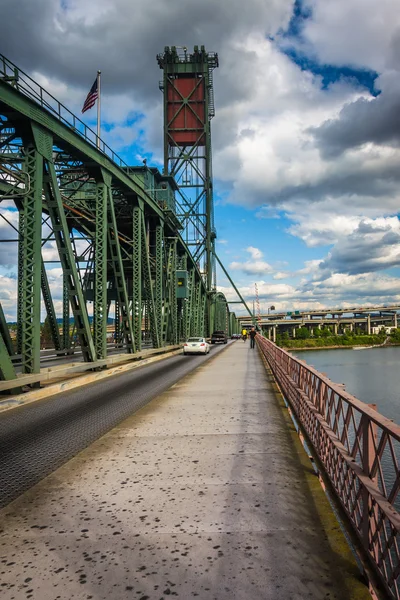 El puente Hawthorne, en Portland, Oregon . — Foto de Stock