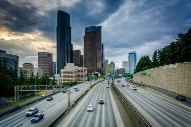 Downtown Seattle içinde gökdelenler ve ı-5, Seattle, Washington.