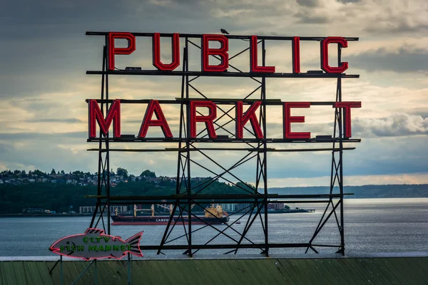 El cartel del Mercado Público en Pike Place Market, en Seattle, Lavado — Foto de Stock