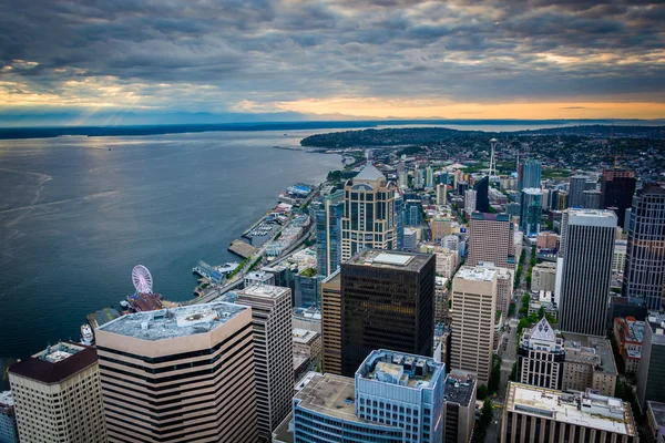 Şehir manzarası, Seattle, Washington üzerinden günbatımı. — Stok fotoğraf