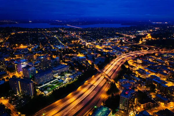 Utsikt över I-5 på natten, i Seattle, Washington. — Stockfoto