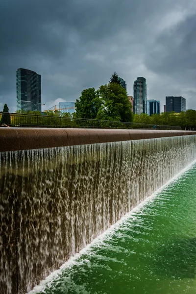 Fuentes y edificios en Downtown Park, en Bellevue, Washingto —  Fotos de Stock