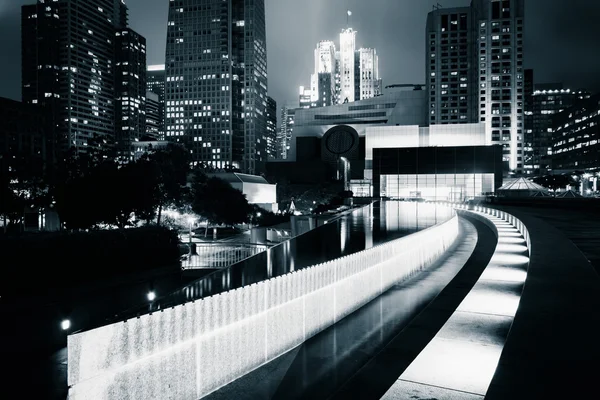 Fountains and buildings at night, at Yerba Buena Gardens, in San — Stock Photo, Image