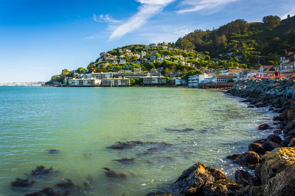 San Francisco Bay i wzgórza w Sausalito, Kalifornia. — Zdjęcie stockowe