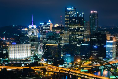 Pittsburgh Duquesne eğim tepesinden gece görünümü