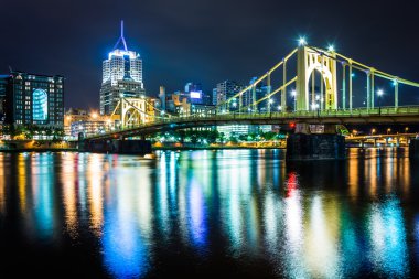 Bkz: Pittsburgh manzarası ve Roberto Clemente köprü gece,