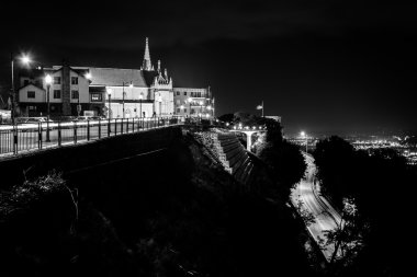 Grandview Avenue ve P J Mcardle karayolunda görünümünü Mou gece