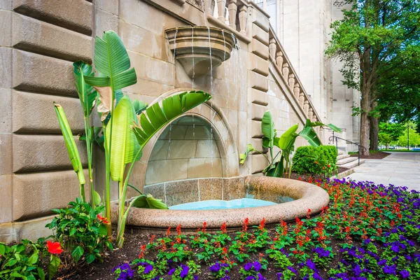 Jardins en dehors de la Cathédrale d'Apprentissage, à l'Université de — Photo