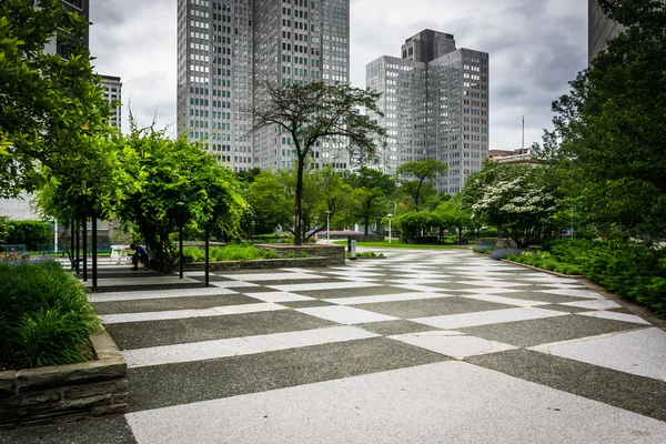 Gateway Center Park in downtown Pittsburgh, Pennsylvania. — Stock Photo, Image