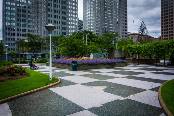Gateway Center Park in downtown Pittsburgh, Pennsylvania. — Stock Photo, Image