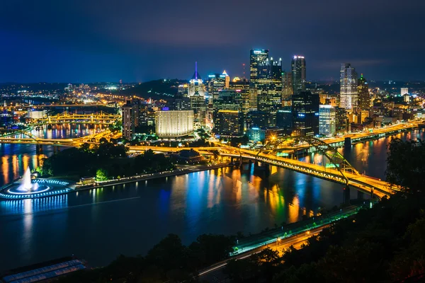 Nattvisning Pittsburgh från toppen av Duquesne Incline i — Stockfoto