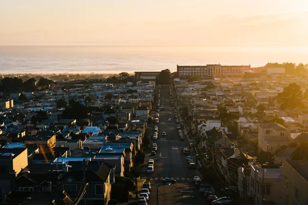 Naplemente alatt a Sunset kerületben Hawk Hill Park, San Fran — Stock Fotó