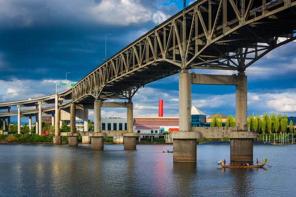 Rzeki Williamette i mostu Marquam w Portland, Orego — Zdjęcie stockowe