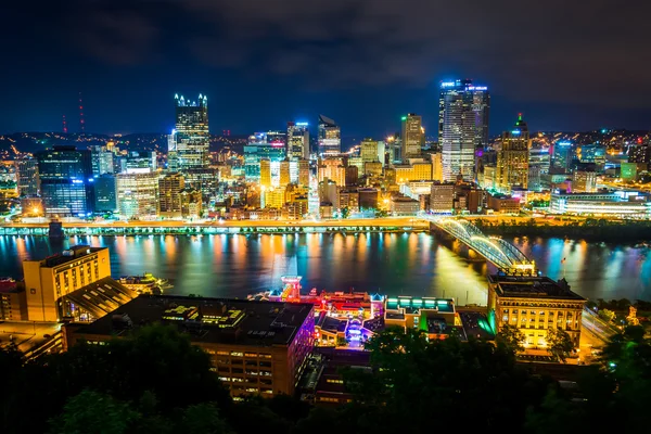 View of Pittsburgh at night from Grandview Avenue in Mount Washi — Stock Photo, Image