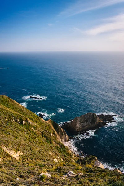 Vista da costa rochosa do Pacífico, em Big Sur, Califórnia . — Fotografia de Stock