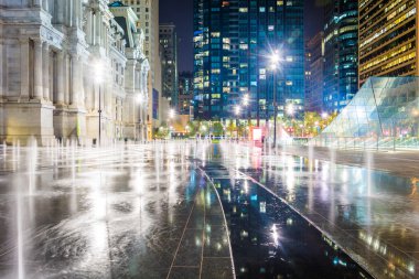 Dilworth Park, Philadelp gece, binalar ve çeşmeler