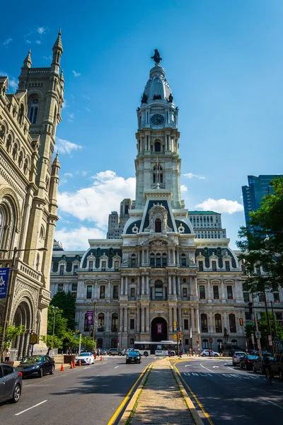 Belediye Binası ve geniş sokakta şehir merkezinde, Philadelphia, Pennsyl — Stok fotoğraf