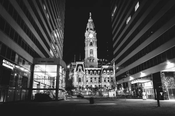 Penn Merkezi ve Belediye Binası'nda gece, Philadelphia, Pennsylvani — Stok fotoğraf