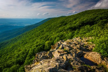Hilal kaya..... Shenandoah Milli Parkı, Virginia görünümünden.