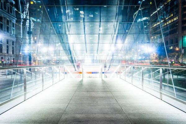 Moderne trap naar de metro op Dilworth Park bij nacht, in Phi — Stockfoto