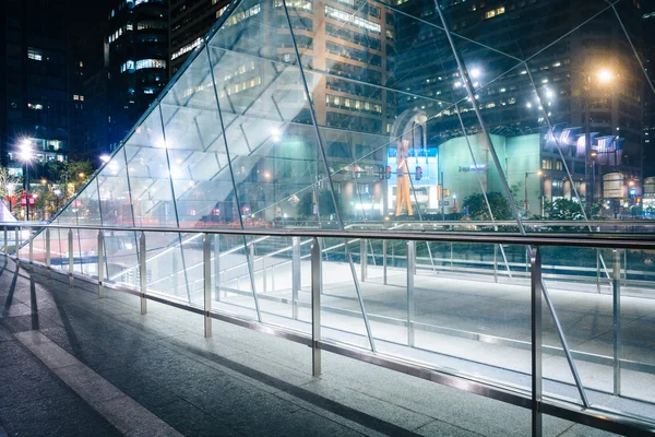 Escadaria moderna para o metrô em Dilworth Park à noite, em Phi — Fotografia de Stock