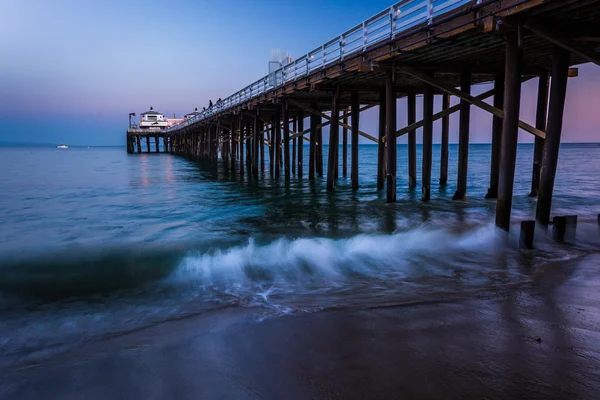 Malibu Pier på twilight, i Malibu, Kalifornien. — Stockfoto