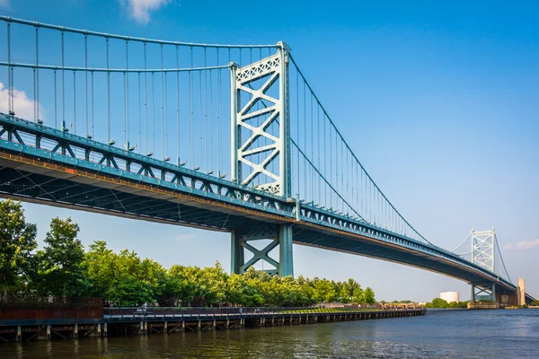 Die benjamin-franklin-brücke in philadelphia, pennsylvania. — Stockfoto