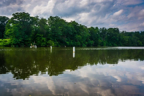 ロバート E. リー公園、メリーランド州ボルチモアでの湖ローランド. — ストック写真