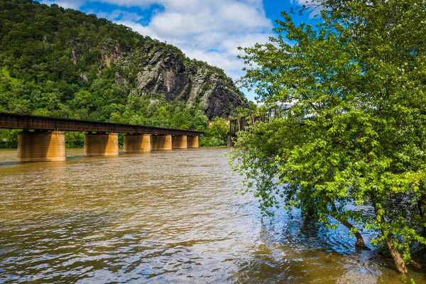 Railroad bridges over the Potomac River in Harpers Ferry, West V — Stok fotoğraf