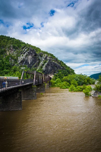 Fußgängerbrücke über den Potomac, gesehen in der Harperfähre, — Stockfoto