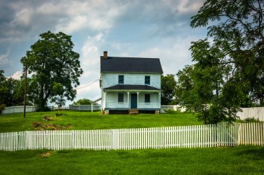 Fence and old historic house at Antietam National Battlefield, M