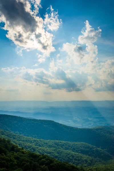 Raios crepusculares sobre o Vale do Shenandoah, visto de Little St — Fotografia de Stock