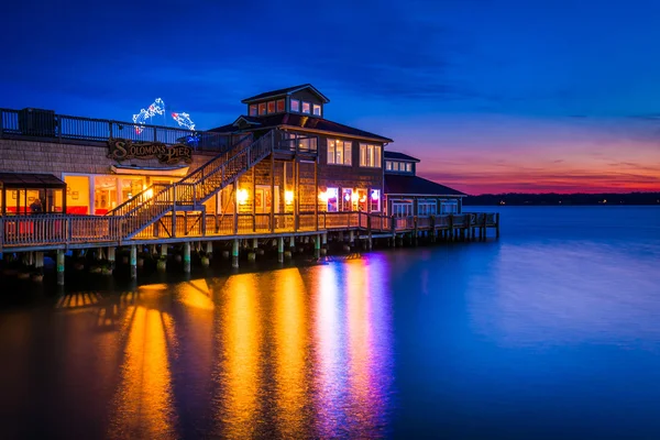 Solomon 's Pier Restaurant reflecting in the Patuxent River at su — стоковое фото