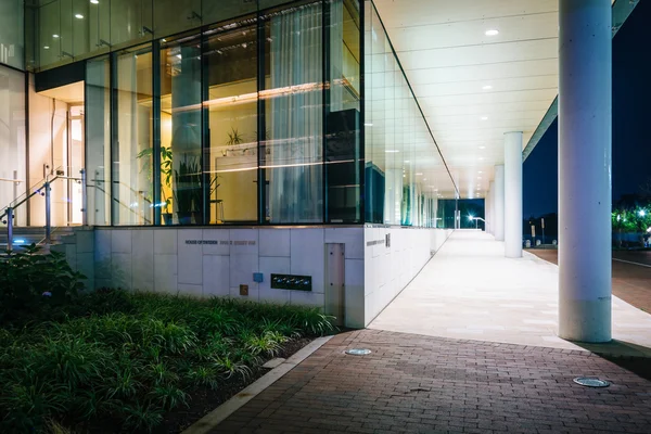 The exterior of the Embassy of Sweden at night, in Georgetown, W — Stock Photo, Image