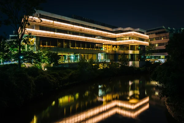 El exterior de la Embajada de Suecia por la noche, en Georgetown, W — Foto de Stock