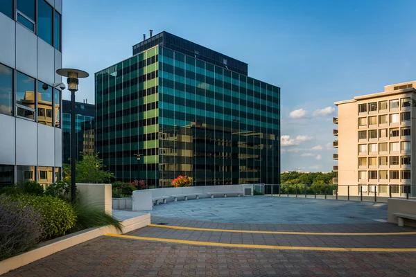 Parku wolności i nowoczesne budynki w Virgini Rosslyn, Arlington, — Zdjęcie stockowe