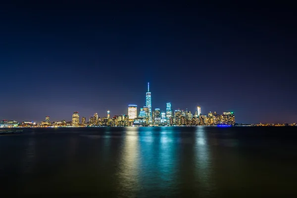 Pohled na panorama Manhattanu v noci, od výměny Plac — Stock fotografie