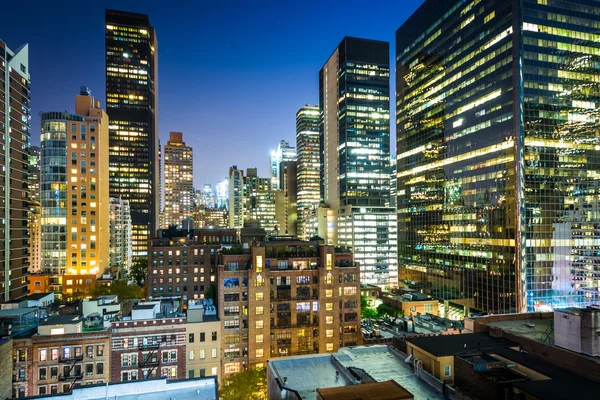 Visa av byggnader i Midtown East på natten, i Manhattan, ny Yo — Stockfoto