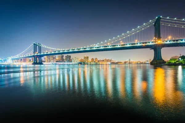 Brooklyn Bridge Park görülen Manhattan Bridge gece, ben — Stok fotoğraf