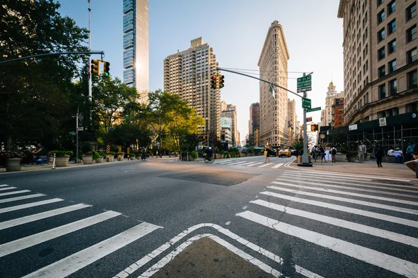 Kruising van Broadway en 5th Avenue, in het Flatiron EA — Stockfoto