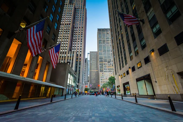 Walkway at Rockefeller Center, in Midtown Manhattan, New York. — Stock Photo, Image