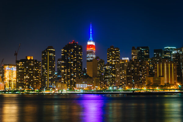 View of the Empire State Building from Gantry Plaza State Park, in Long Island City, Queens, New York.