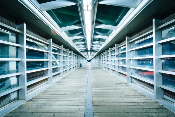 Pedestrian bridge over 9A at night, in Lower Manhattan, New York — Stock Photo, Image