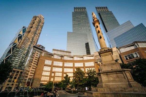 Christopher Columbus heykel ve gökdelenler Columbus Circle, — Stok fotoğraf